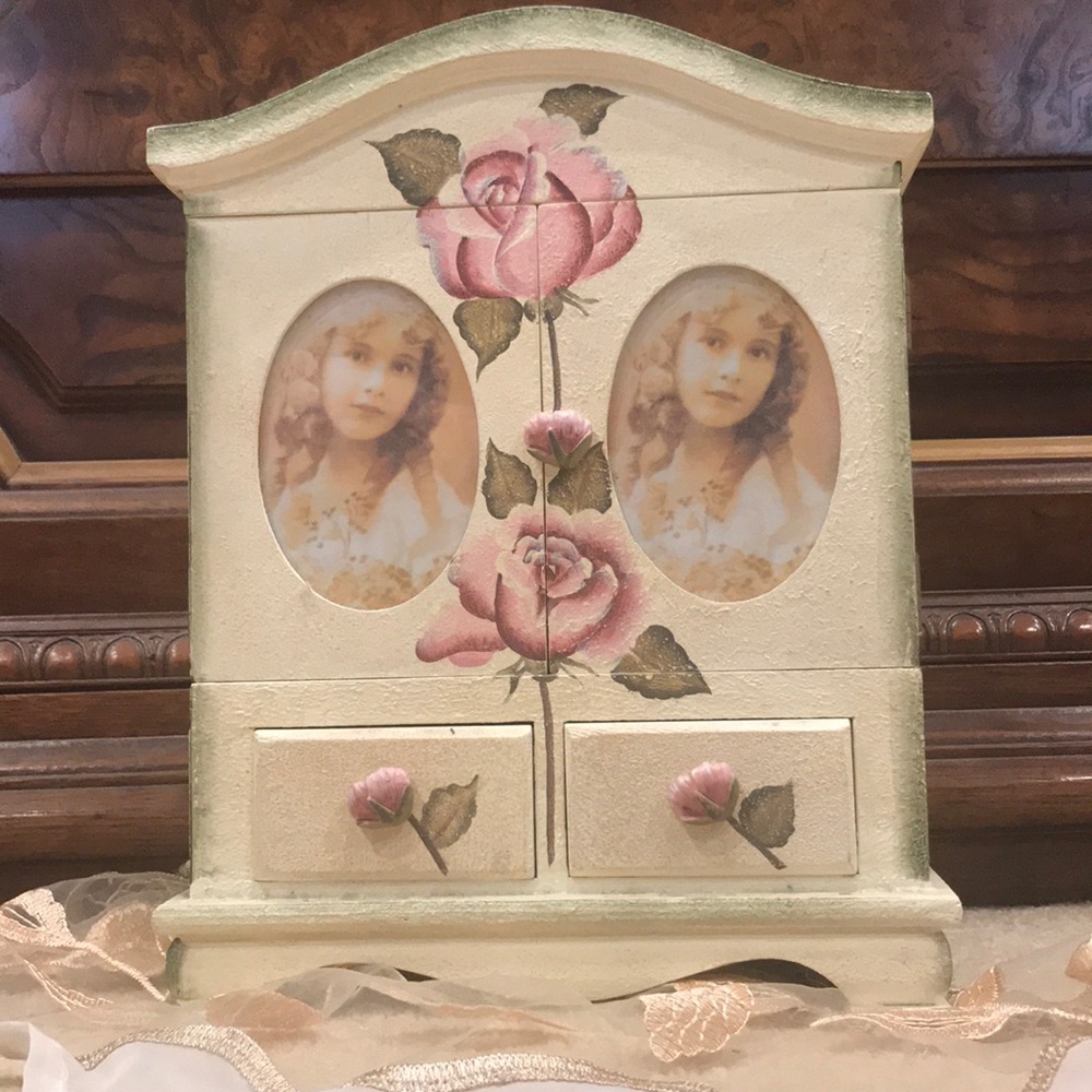 Jewelry box